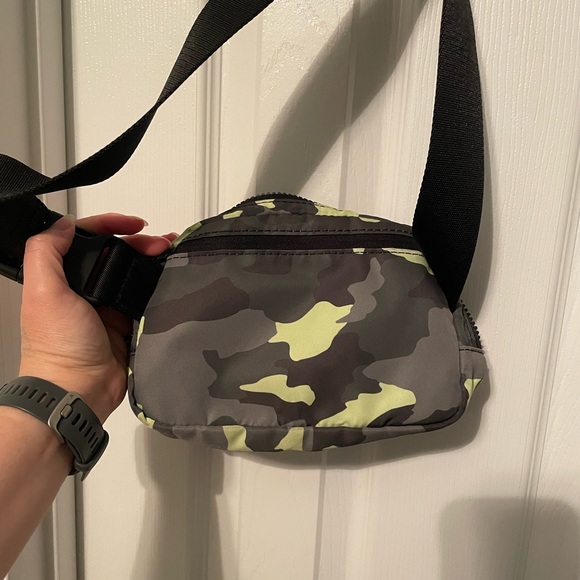 Lululemon Everywhere Belt Bag *1L
Heritage 365 Camo Neo Mint Multi / Black - Picture 4 of 8